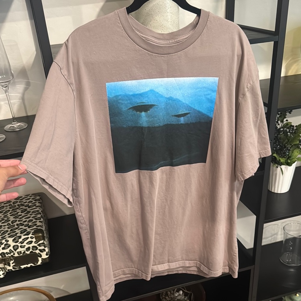 Arizona Jean Company Beige Graphic Tee